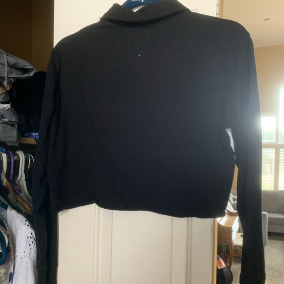 Super c Chic Cropped SlightButtoned Top : S M o k e Free - Picture 2 of 3